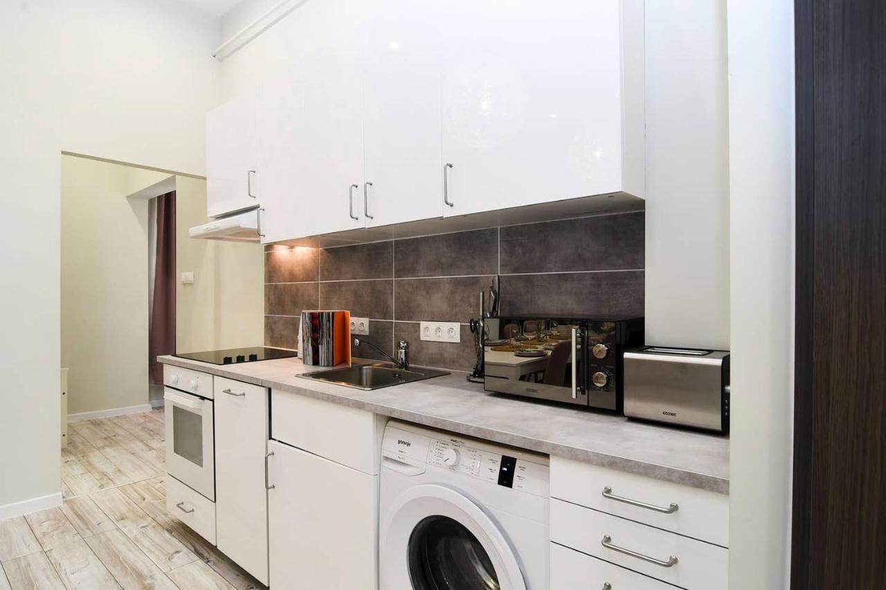 Ultra Central And Stylish Apartment With Ac Budapest Bagian luar foto
