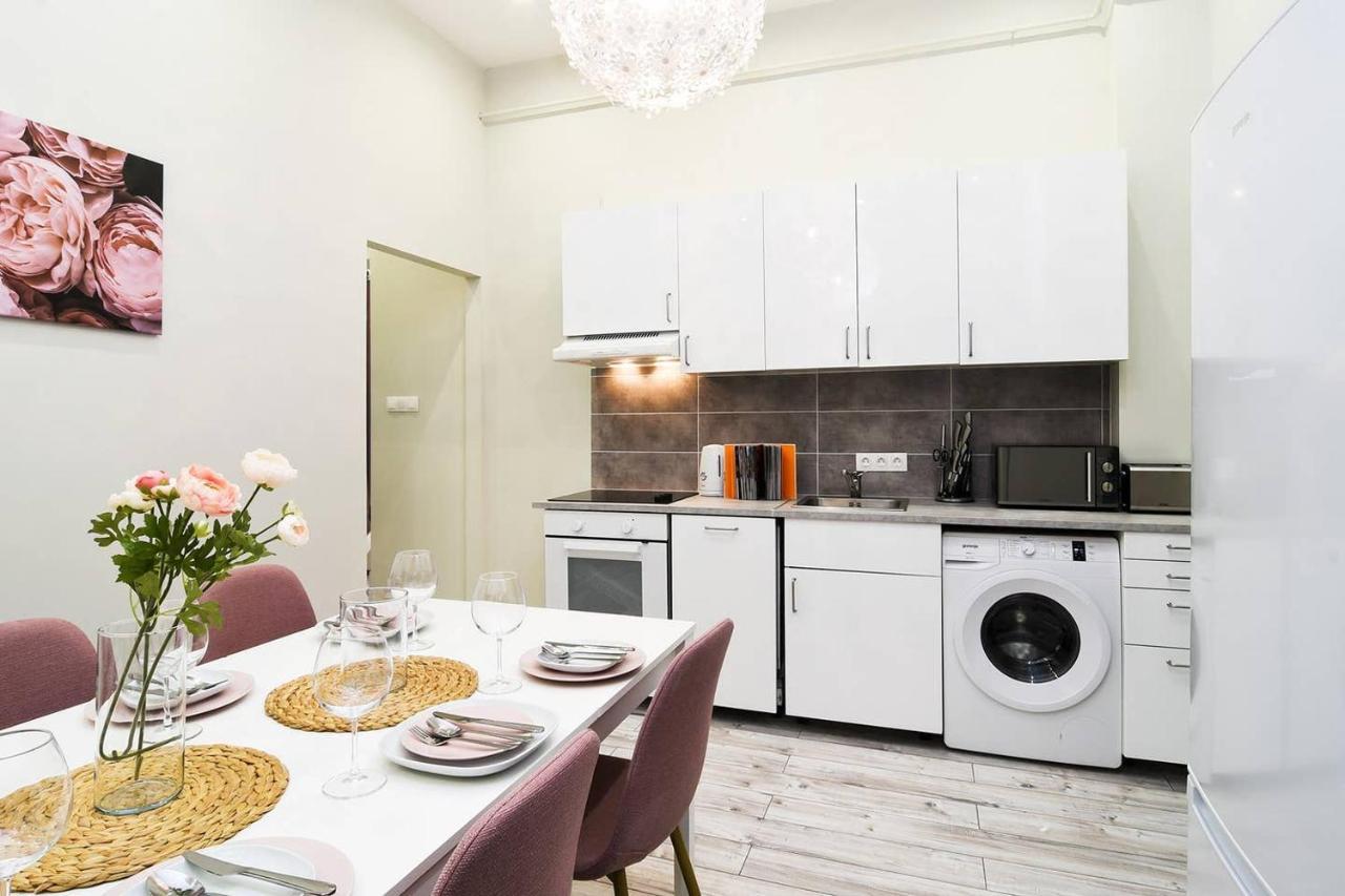 Ultra Central And Stylish Apartment With Ac Budapest Bagian luar foto