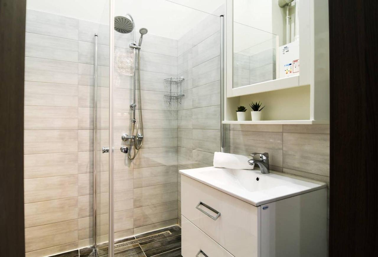 Ultra Central And Stylish Apartment With Ac Budapest Bagian luar foto